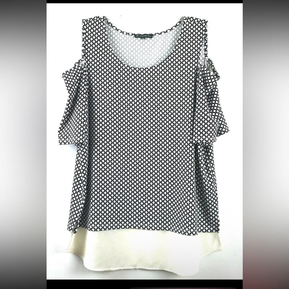 New ADRIANA PAPELL geometric print white black cold shoulder knit top size S